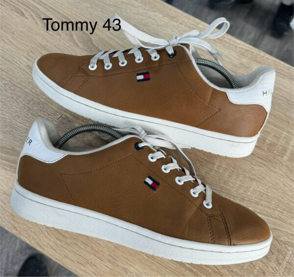 Tommy Pointure 43