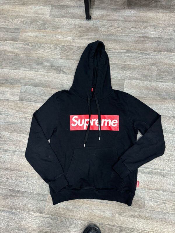 Supreme "M"