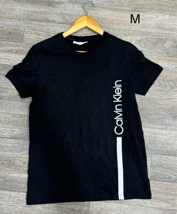 Calvin Klein "M"