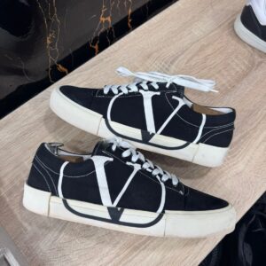 Valentino garavani 43