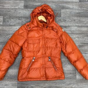 Moncler (M)